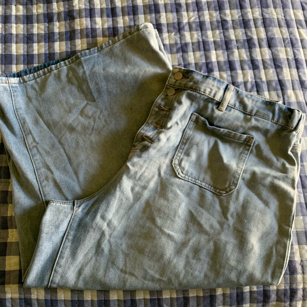 Capris - Picture 4 of 10